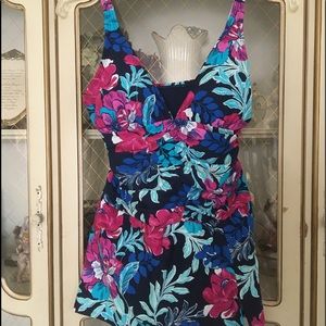 INTL Details NWT floral print swimsuit size S